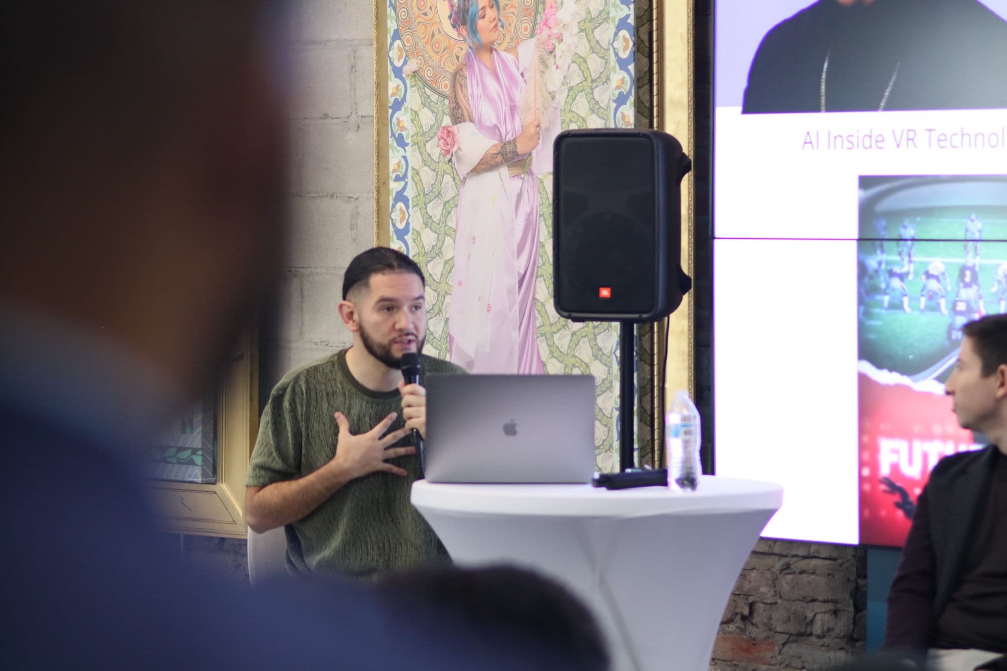 Omar Fandino speaking on stage