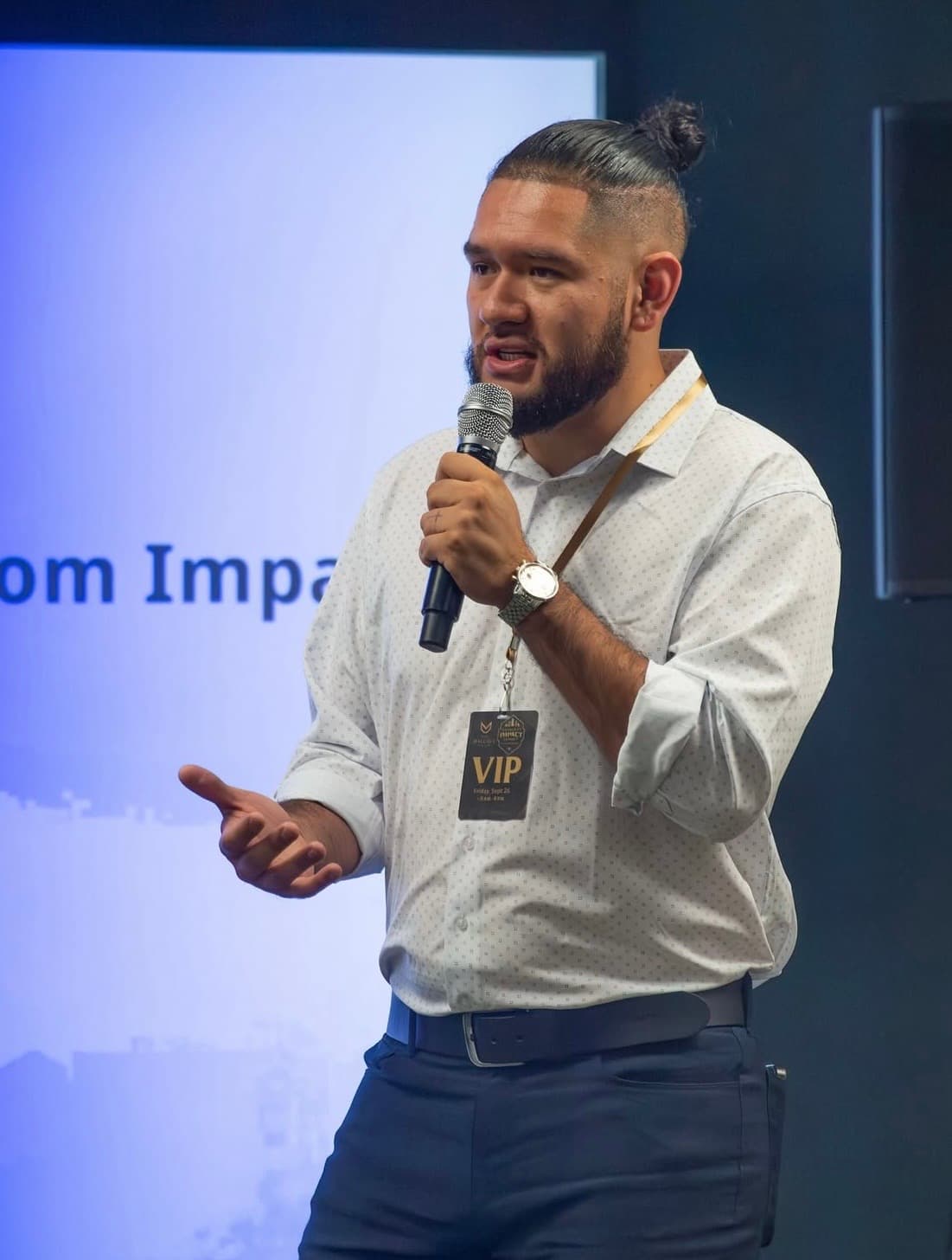 Omar Fandino at a speaking engagement